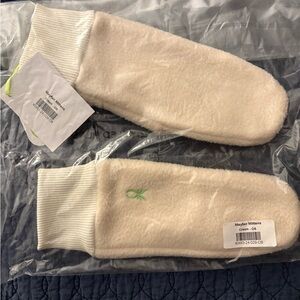 Dudley Stephens Mayfair Mittens in Sherpa Fleece (cream)
